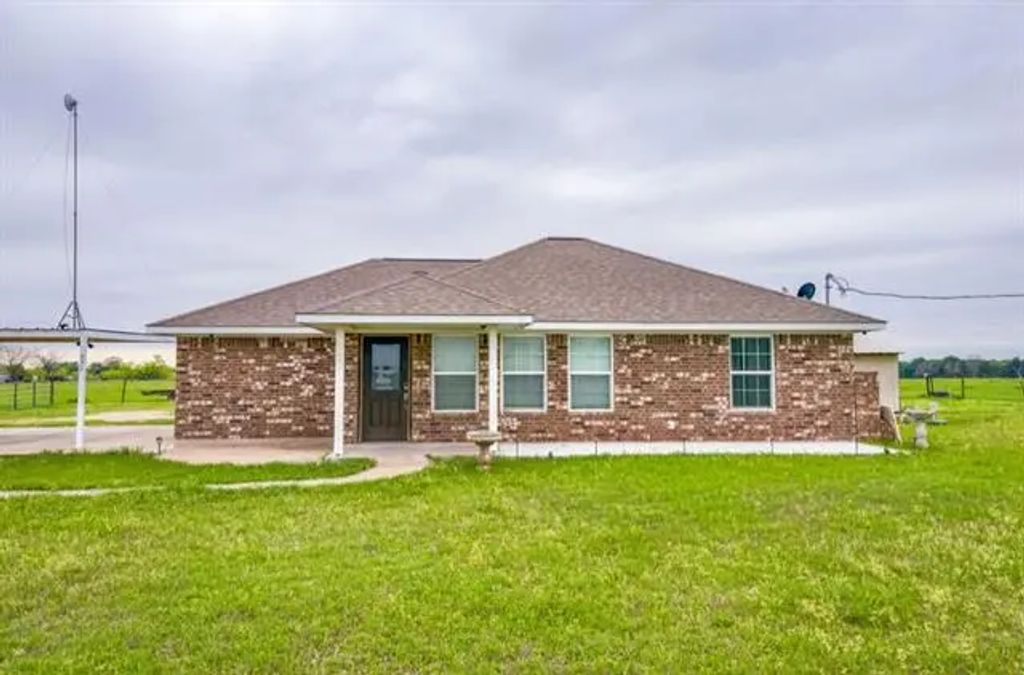 592 S Baese Road, Elm Mott