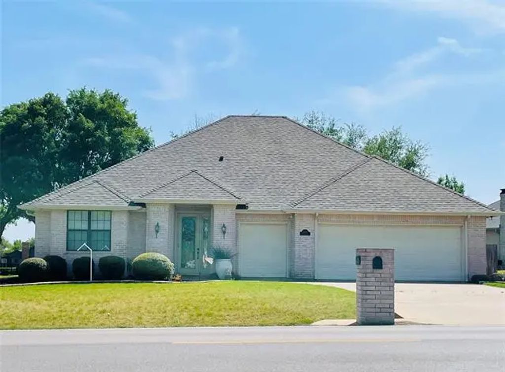 8608 Bellechase Road, Granbury
