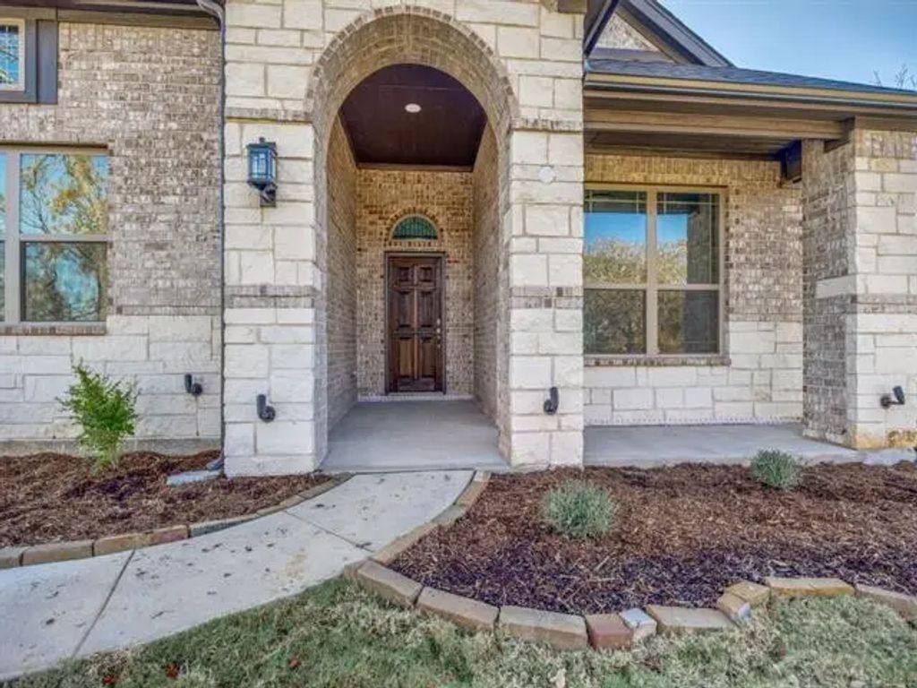 7468 West Line Road, Collinsville