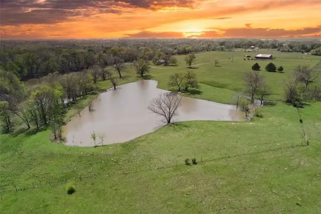 County Road 5040, Leonard