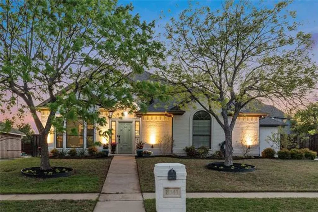8341 Red Rose Trail, North Richland Hills