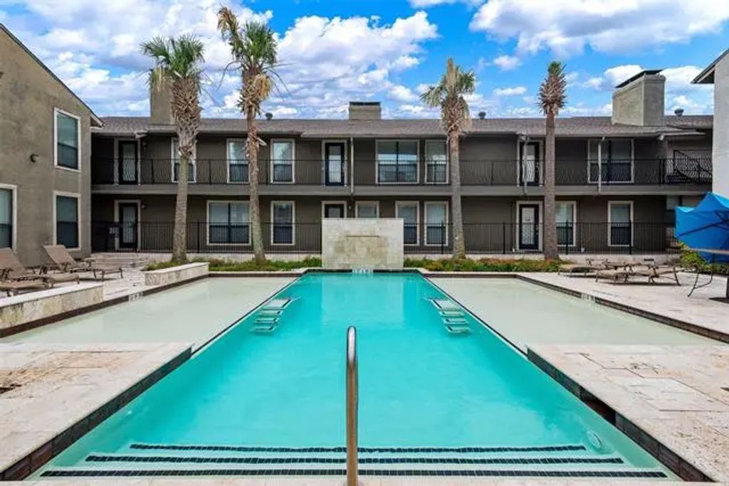 5806 Birchbrook Drive 205, Dallas