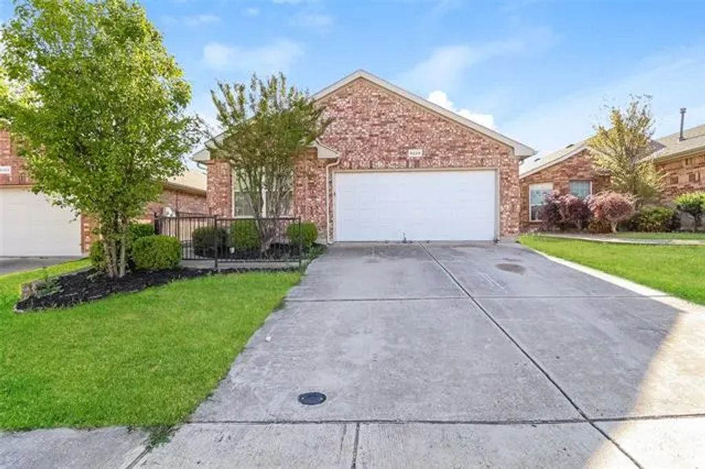 6228 Adonia Drive, Fort Worth