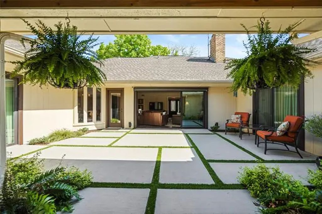 7326 Carta Valley Drive, Dallas