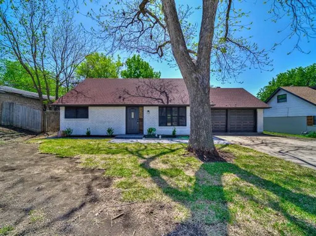1104 Darlene Lane, Arlington