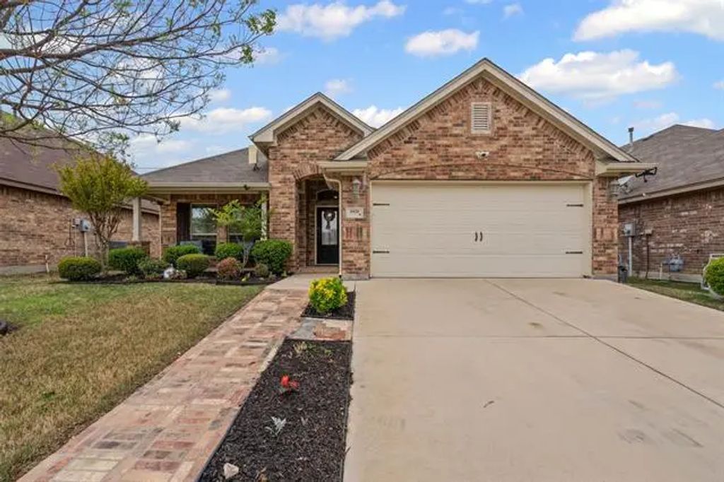 5929 Black Bass Drive, Fort Worth