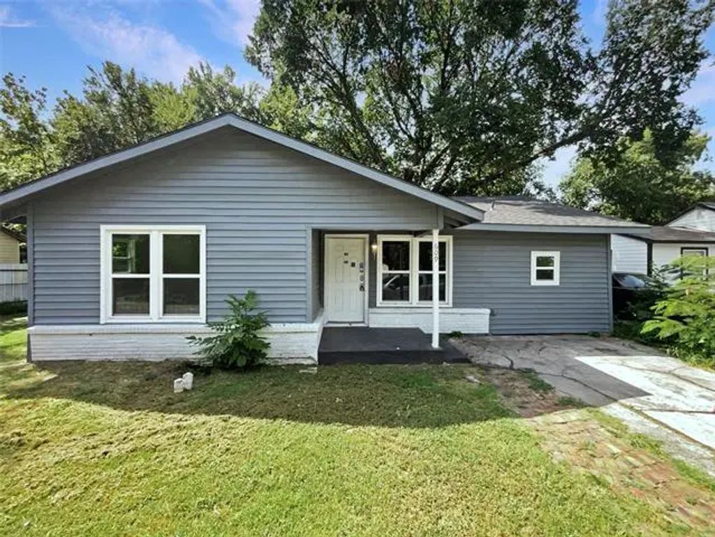 609 W Lone Star Avenue, Cleburne