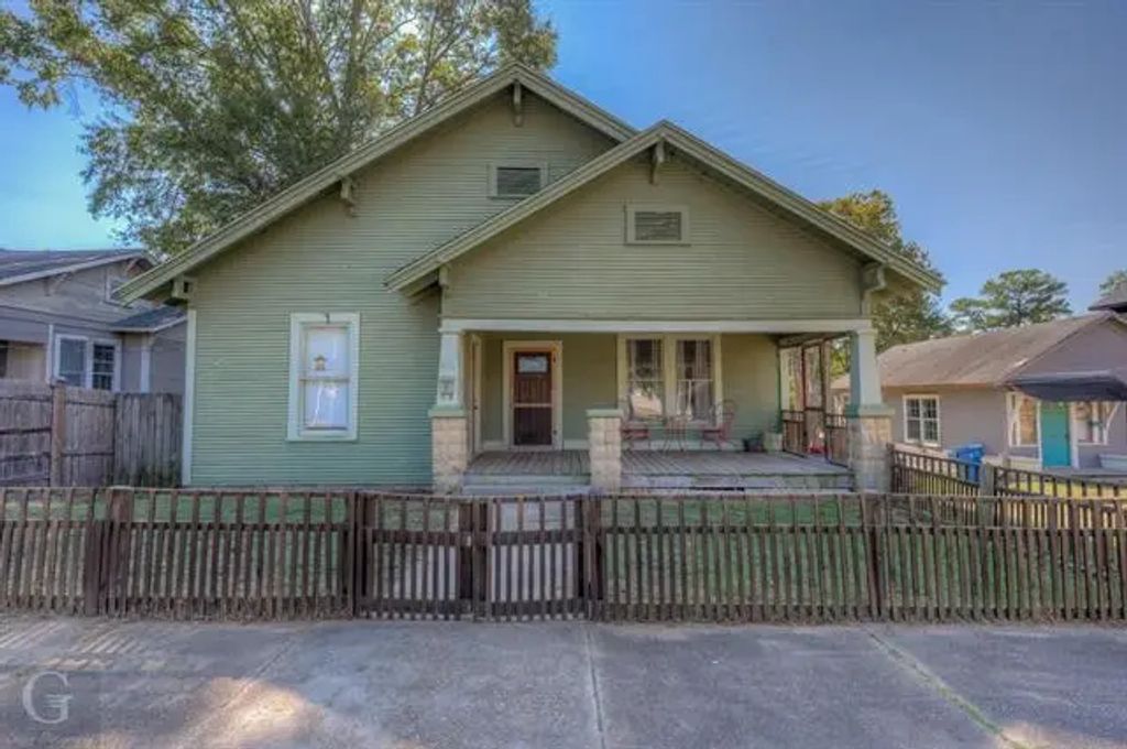 401 College Street, Minden