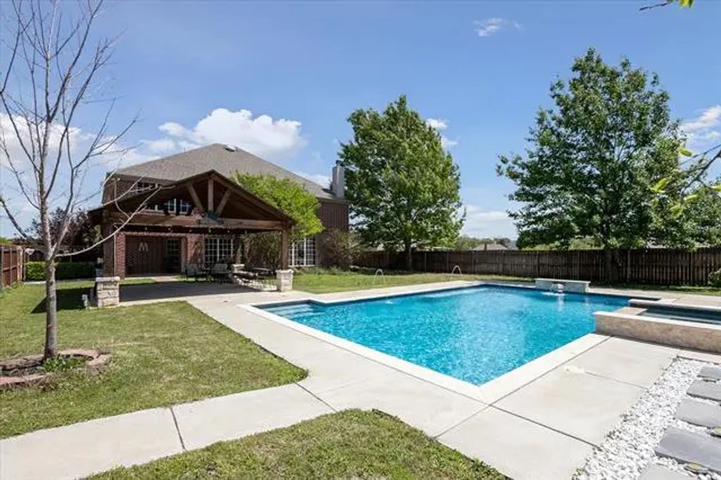 117 Lost Oak Drive, Azle