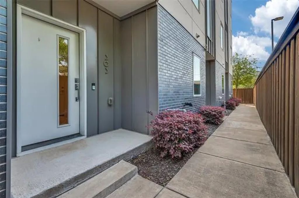 1771 Mccoy Street 303, Dallas