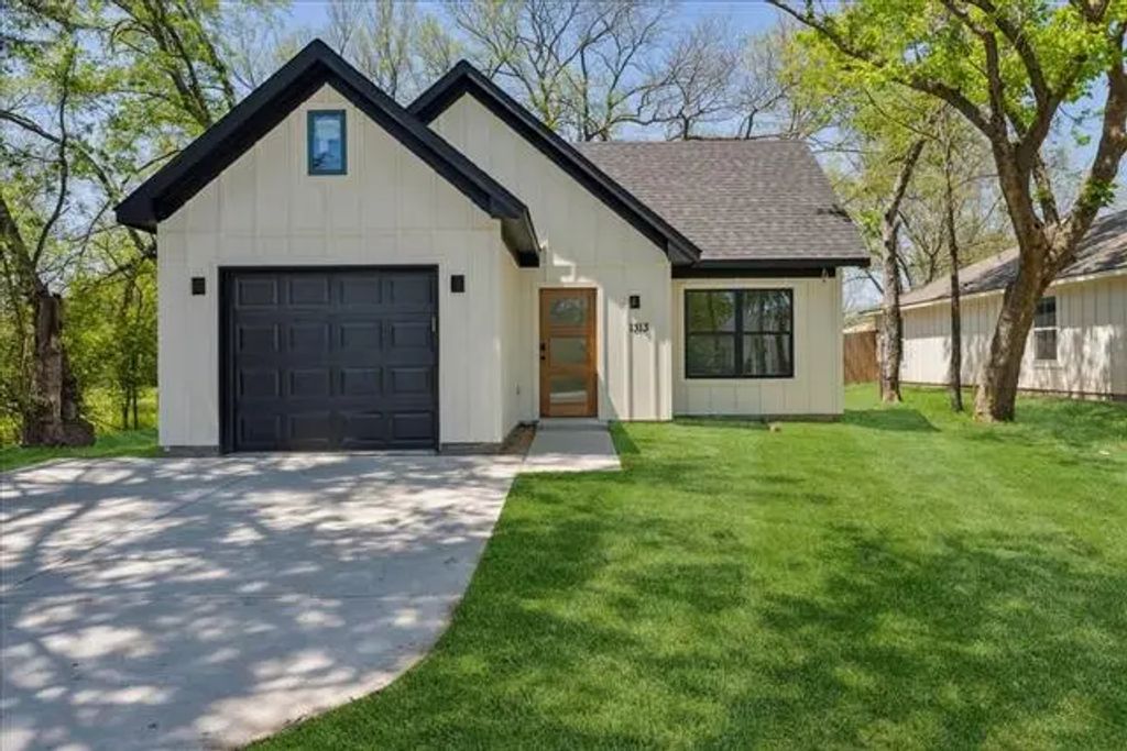 1313 Franklin Avenue, Bonham