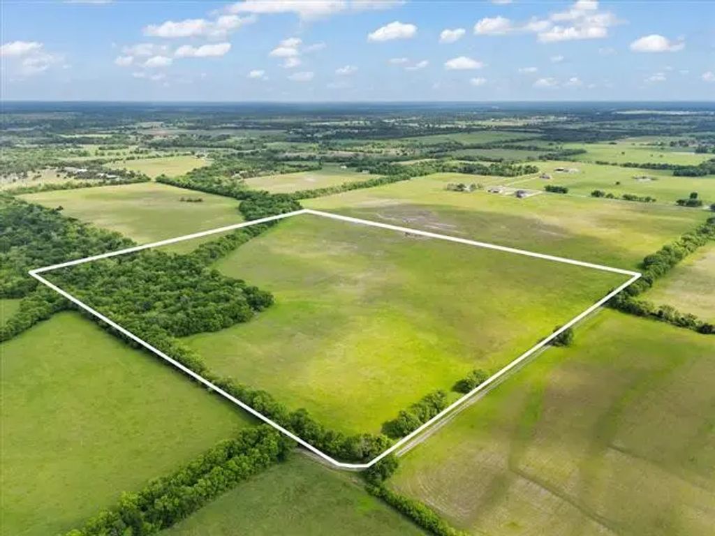 3244 County Road 3233, Lone Oak