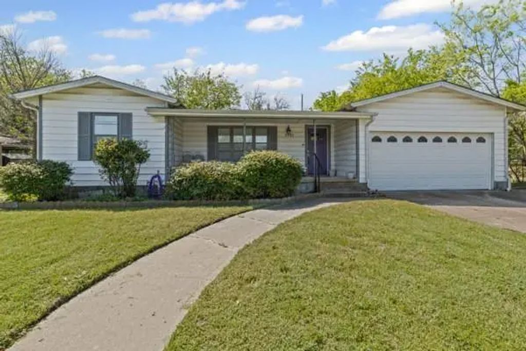 1321 W Water Street, Weatherford