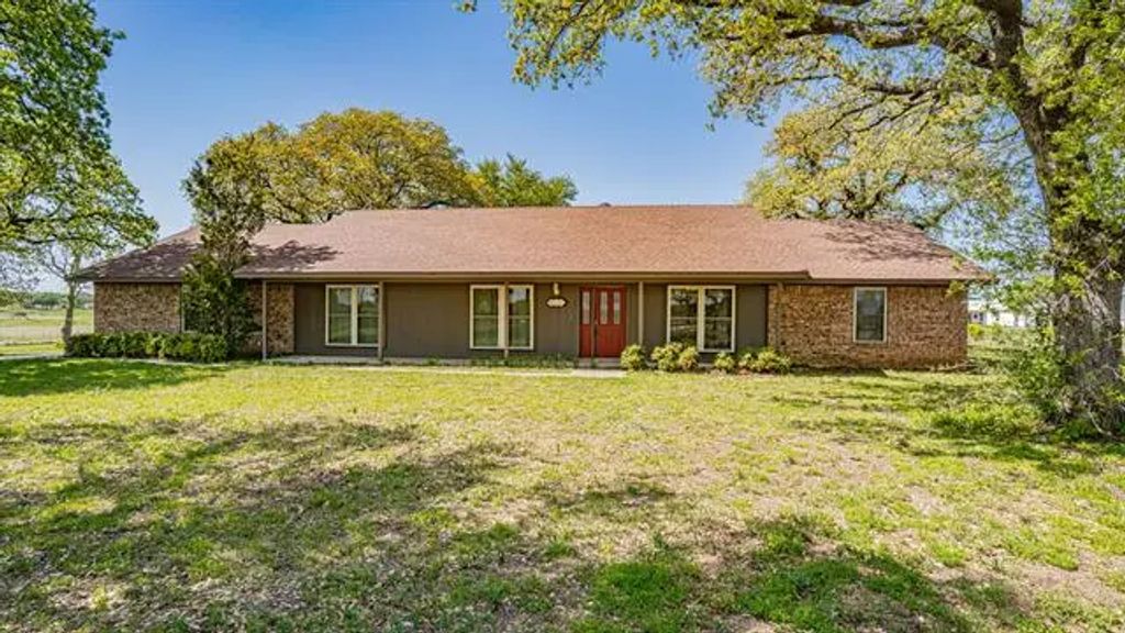 9000 Nix Road, Tolar