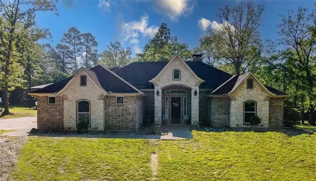 544 County Road 2770, Mineola