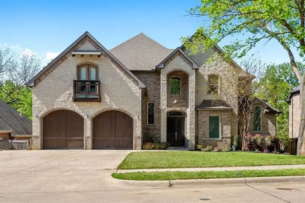 2715 White Oak Drive, Grapevine