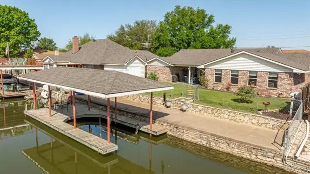 213 Bahama Court, Granbury