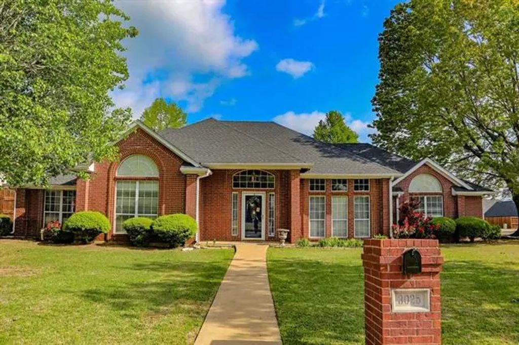 3025 Aspen Drive, Paris
