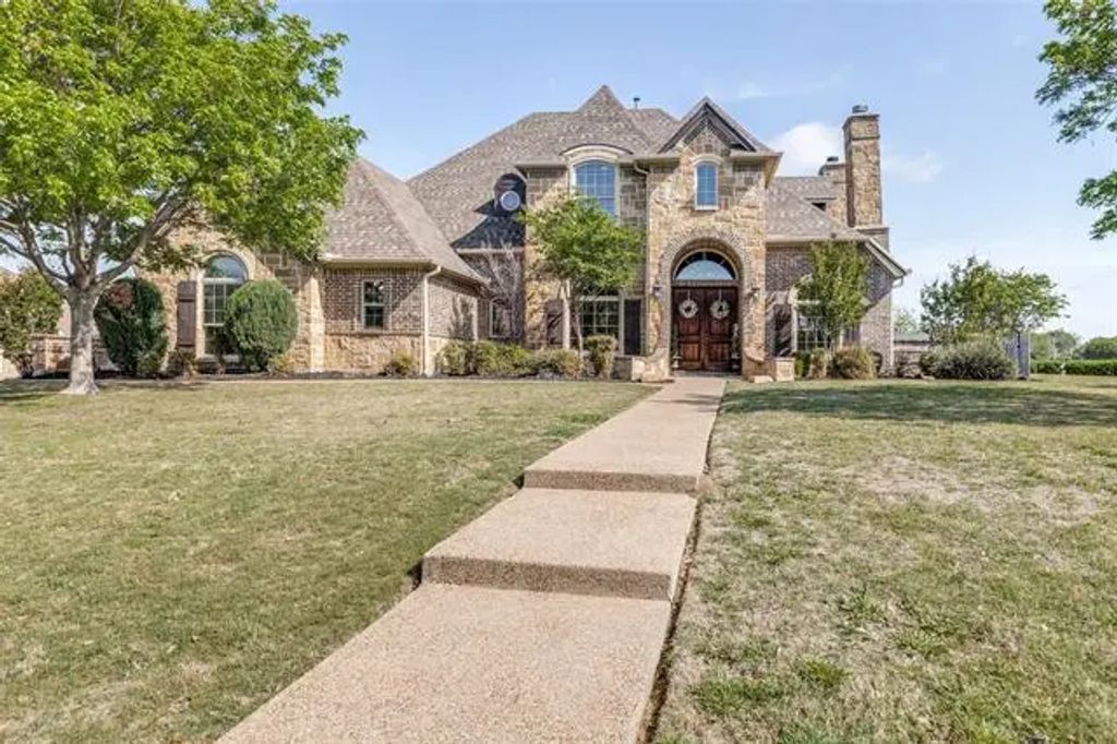 8813 Summit Point Court, Fort Worth