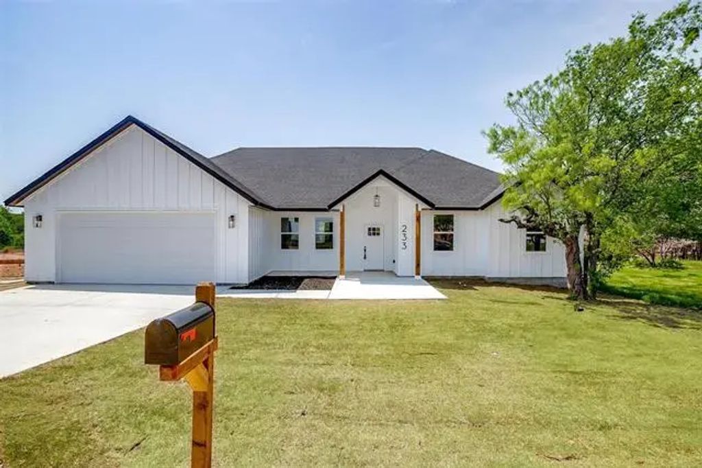 233 Lakeshore Drive, Runaway Bay