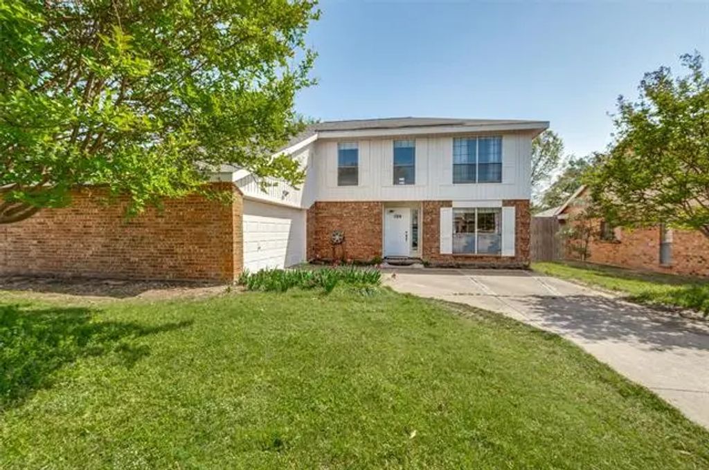 104 Country Lane, Euless