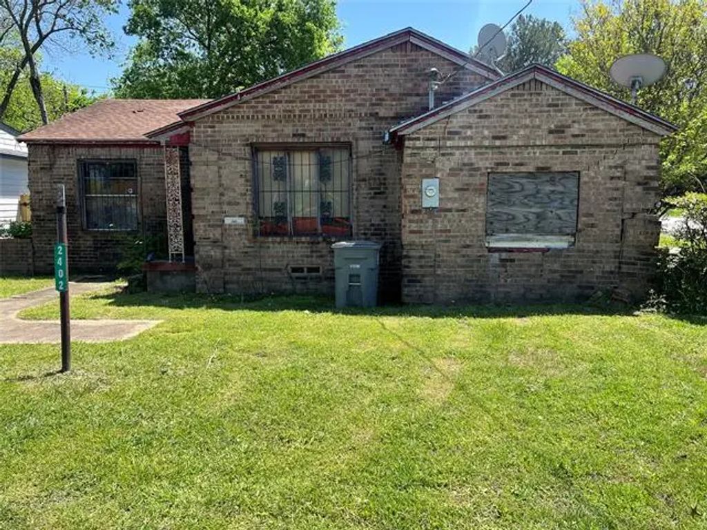 2402 E Overton Road, Dallas