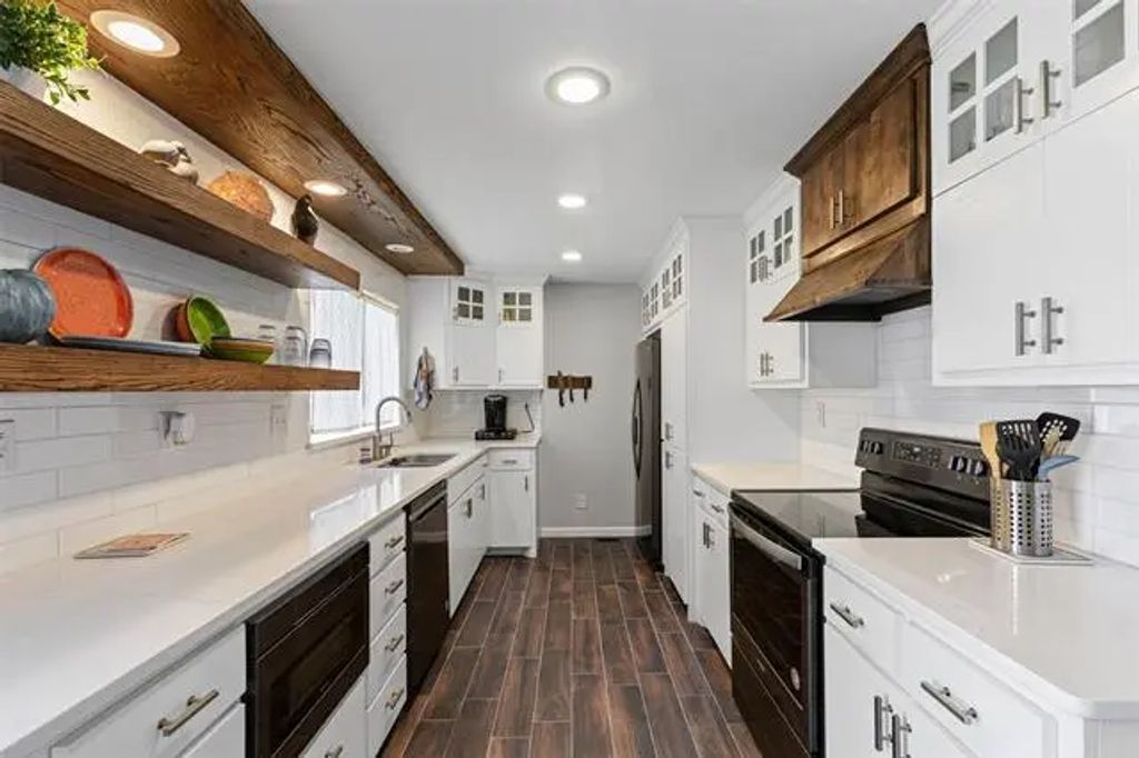 5232 Country Club Drive, Granbury