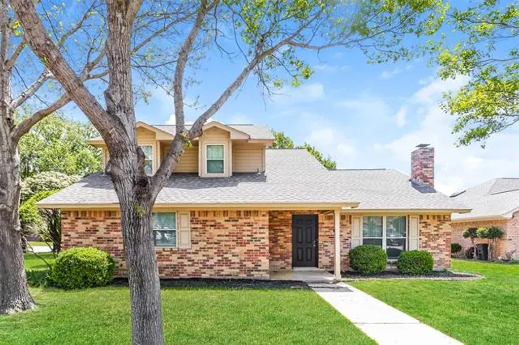 1 Roaring Creek Court, Trophy Club