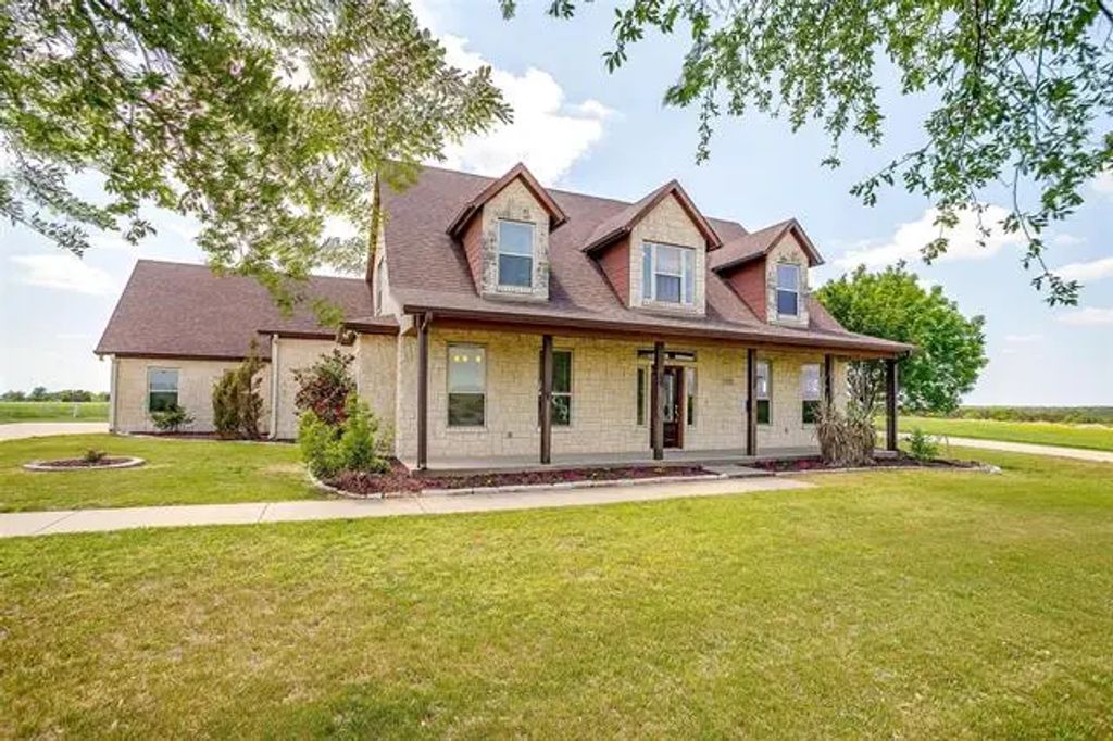 7425 Gleneagles Drive, Cleburne