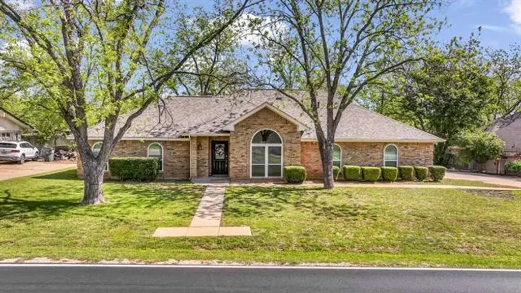 5124 Wedgefield Road, Granbury