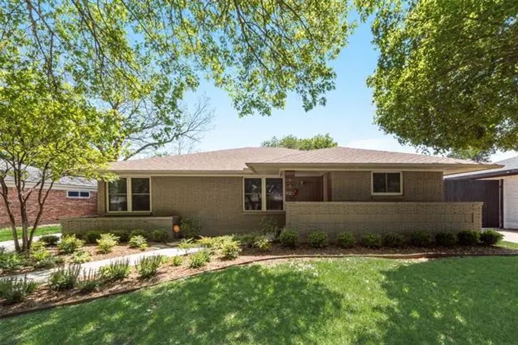 652 Bizerte Avenue, Dallas