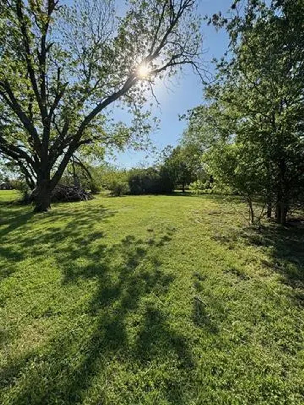 921 Country Club Road, Cleburne