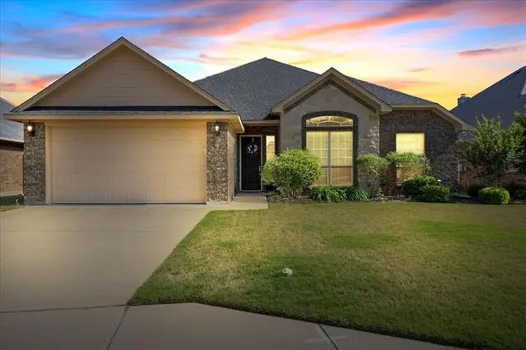 4425 Logan Circle, Granbury