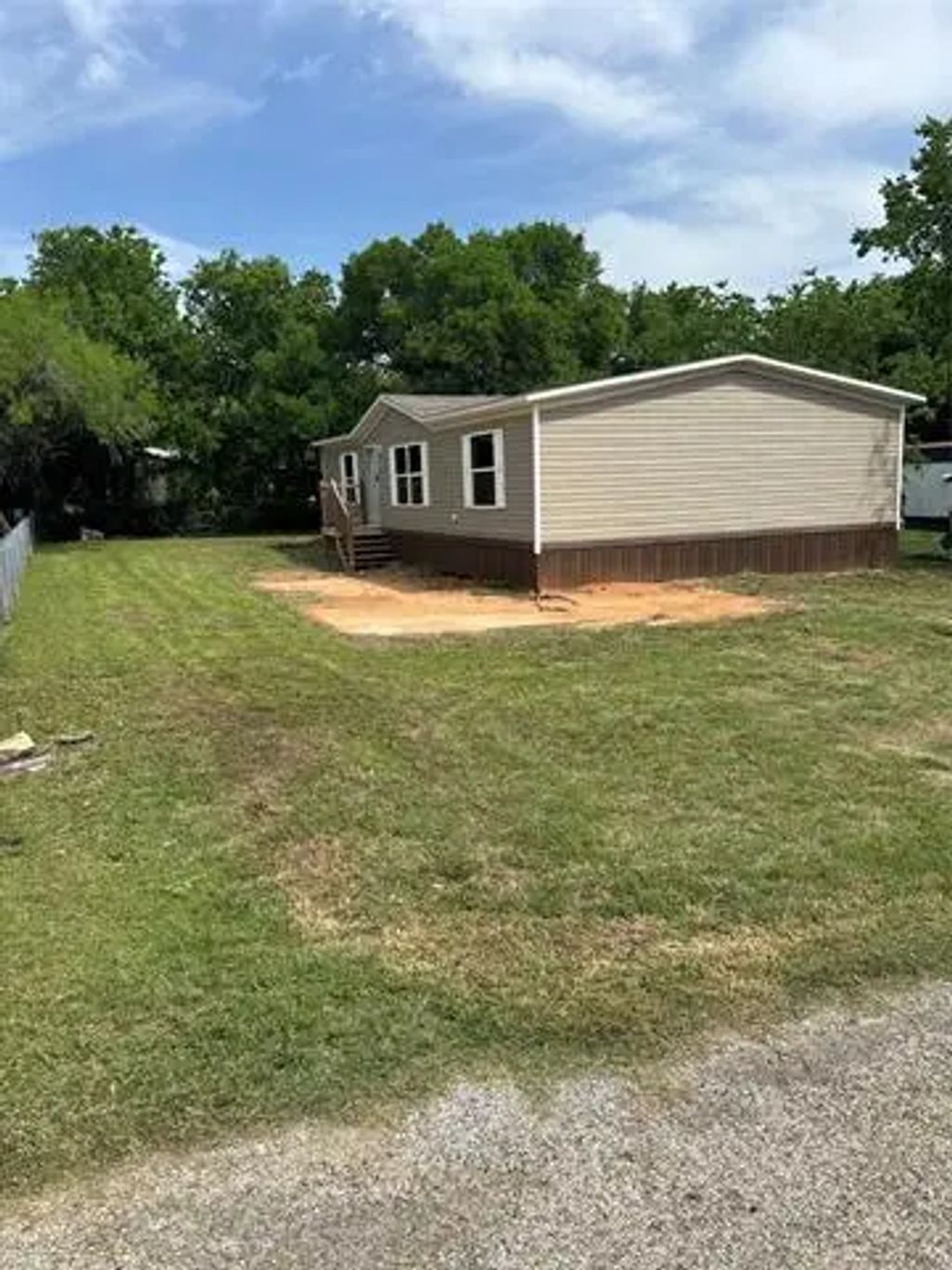 912 Pawnee Trail, Granbury