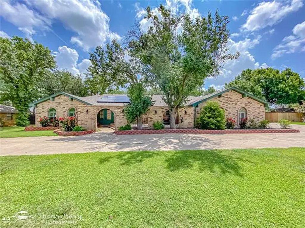 1925 Lytle Trail, Abilene