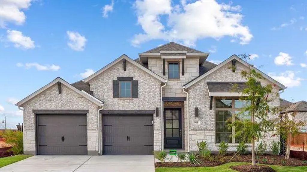 808 River Sky Road, Lavon