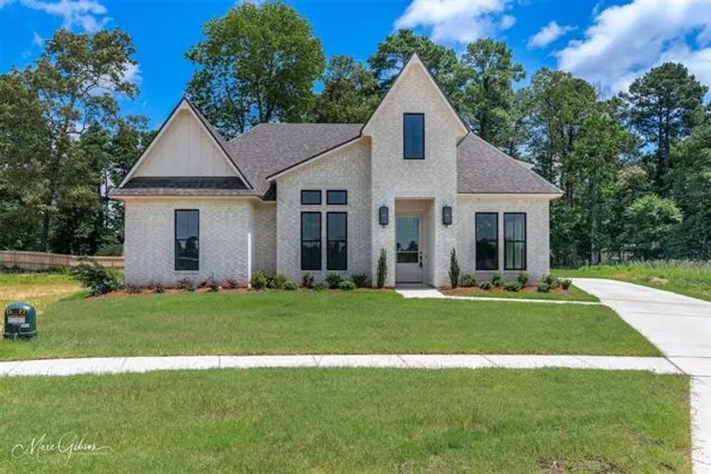 831 Walstonburg Lane, Benton
