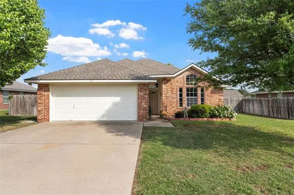 217 Knight Lane, Lacy Lakeview