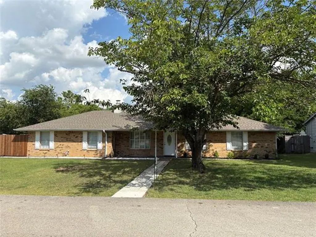 801 Dogwood Drive, Cedar Hill