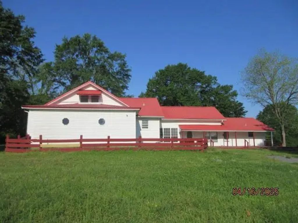4074 Highway 171, Gloster