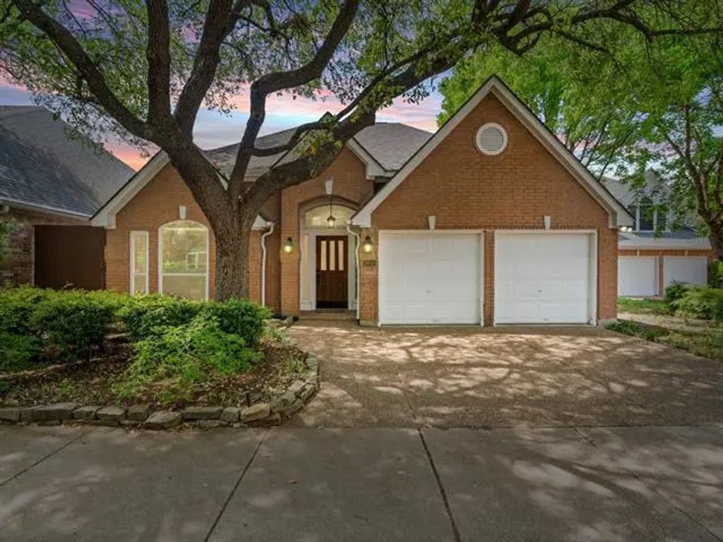 3810 Azure Lane, Addison