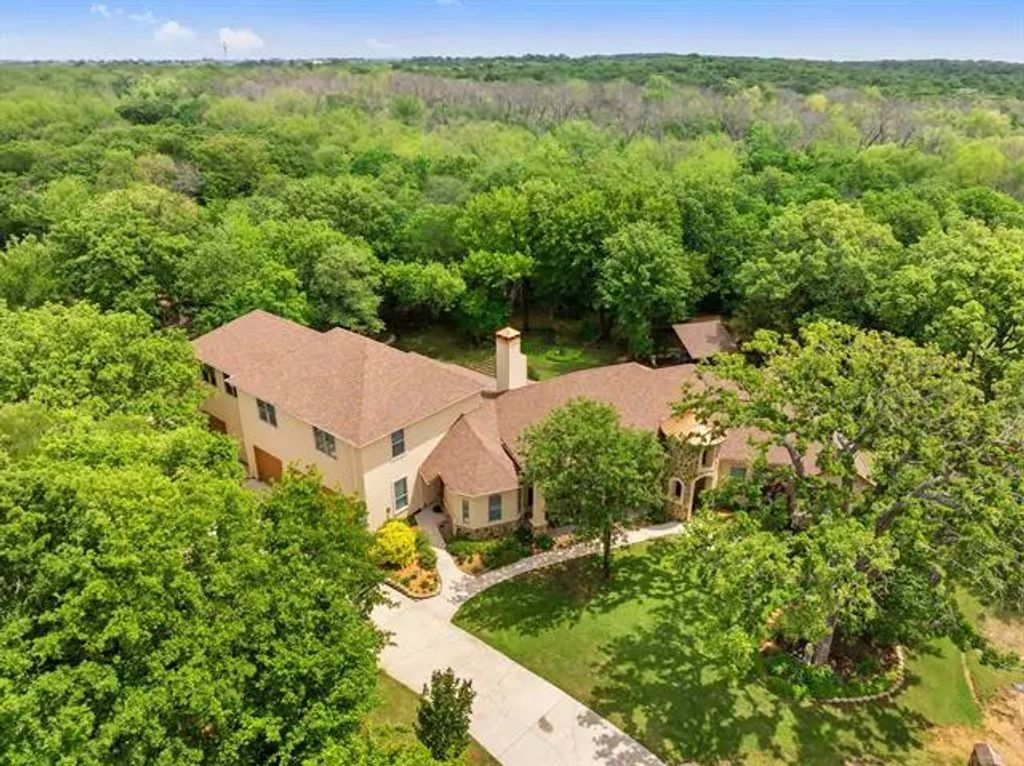 2051 E Oak Shores Drive, Cross Roads