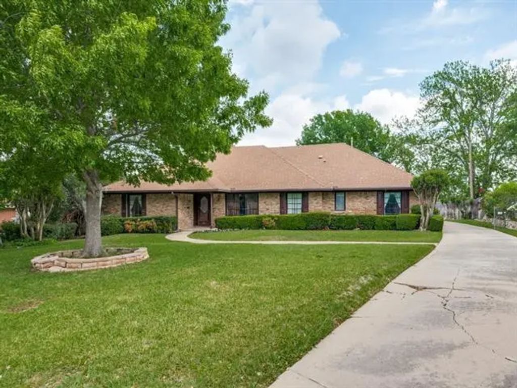 1305 Juneau Court, Fort Worth