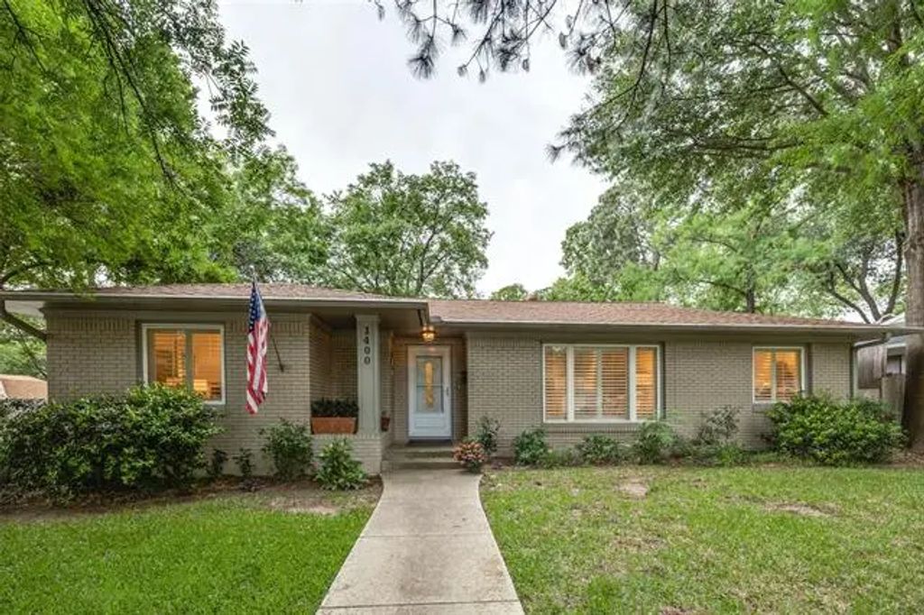 1400 W Tucker Boulevard, Arlington