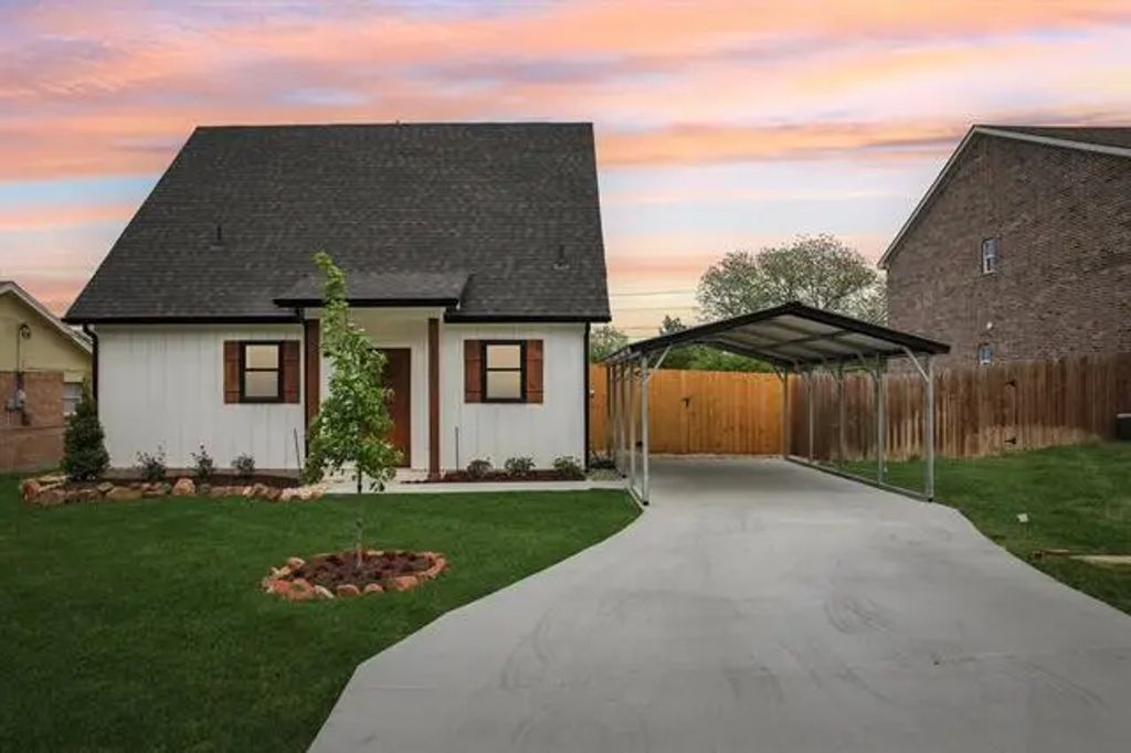 517 Mountain View Trail, Granbury