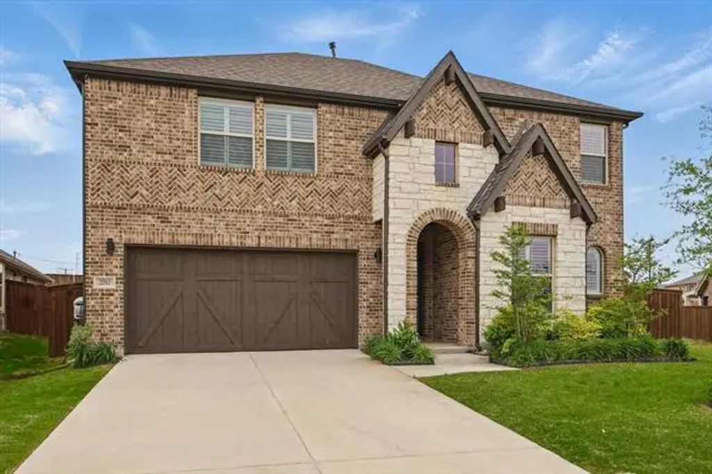 2010 Hollowcreek Trail, Lewisville