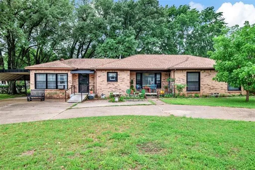 208 Johnson Street, Seagoville