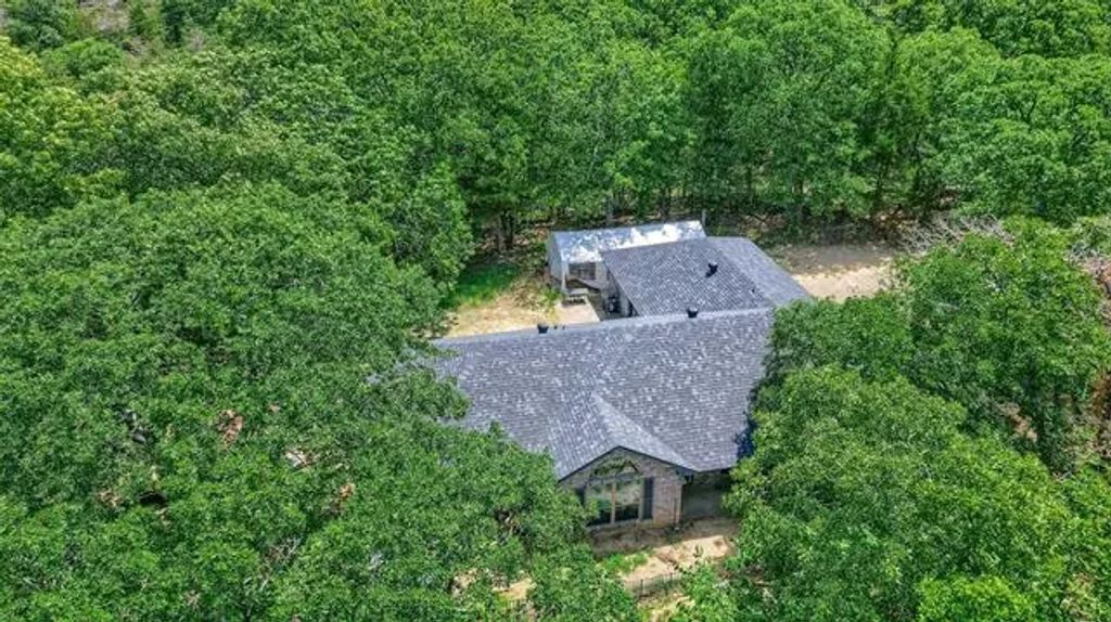 445 Mountain Creek Drive, Denison