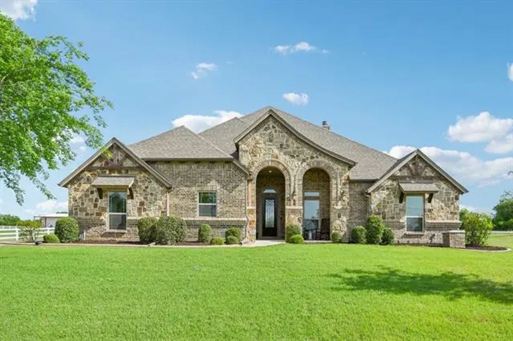 100 Pack Saddle Trail, Weatherford