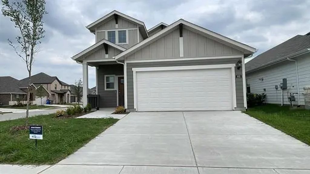 902 Tulip Trail, Lavon